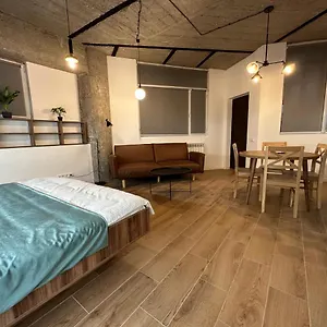 In Next To Courtyard Marriott Апартаменты